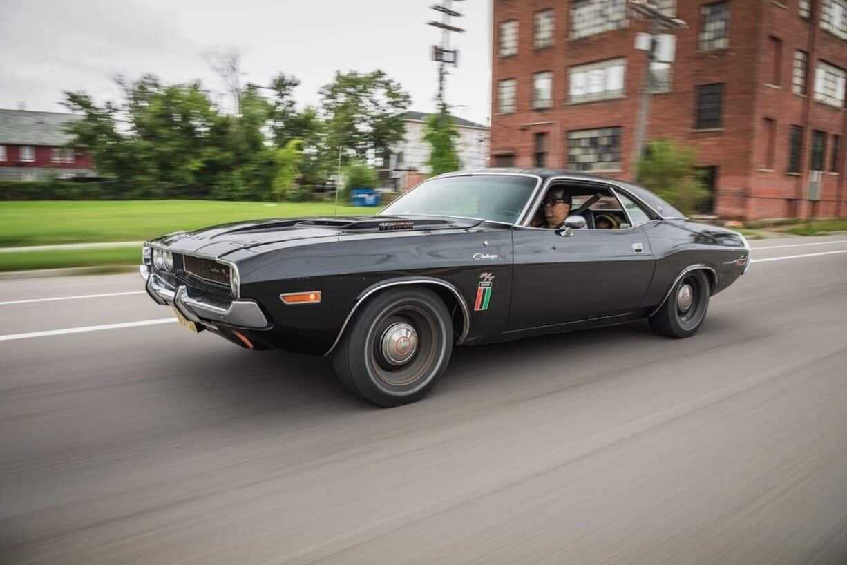Легендарный dodge challenger black ghost 1970 продали на аукционе за миллион долларов
