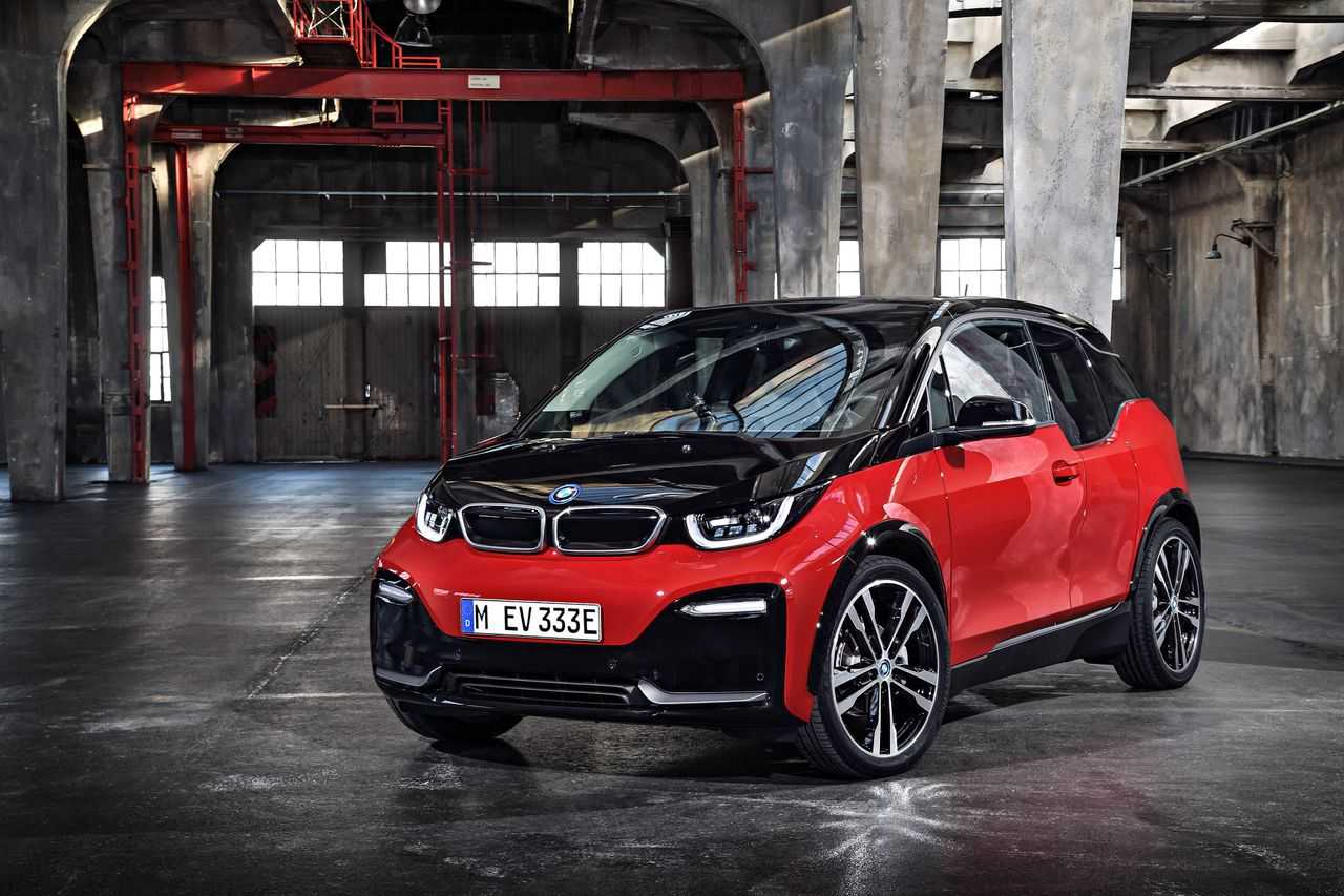 BMW i3: комплектации и цены официальные, фото в новом кузове, модификации и оборудование автомобиля на 2023 год