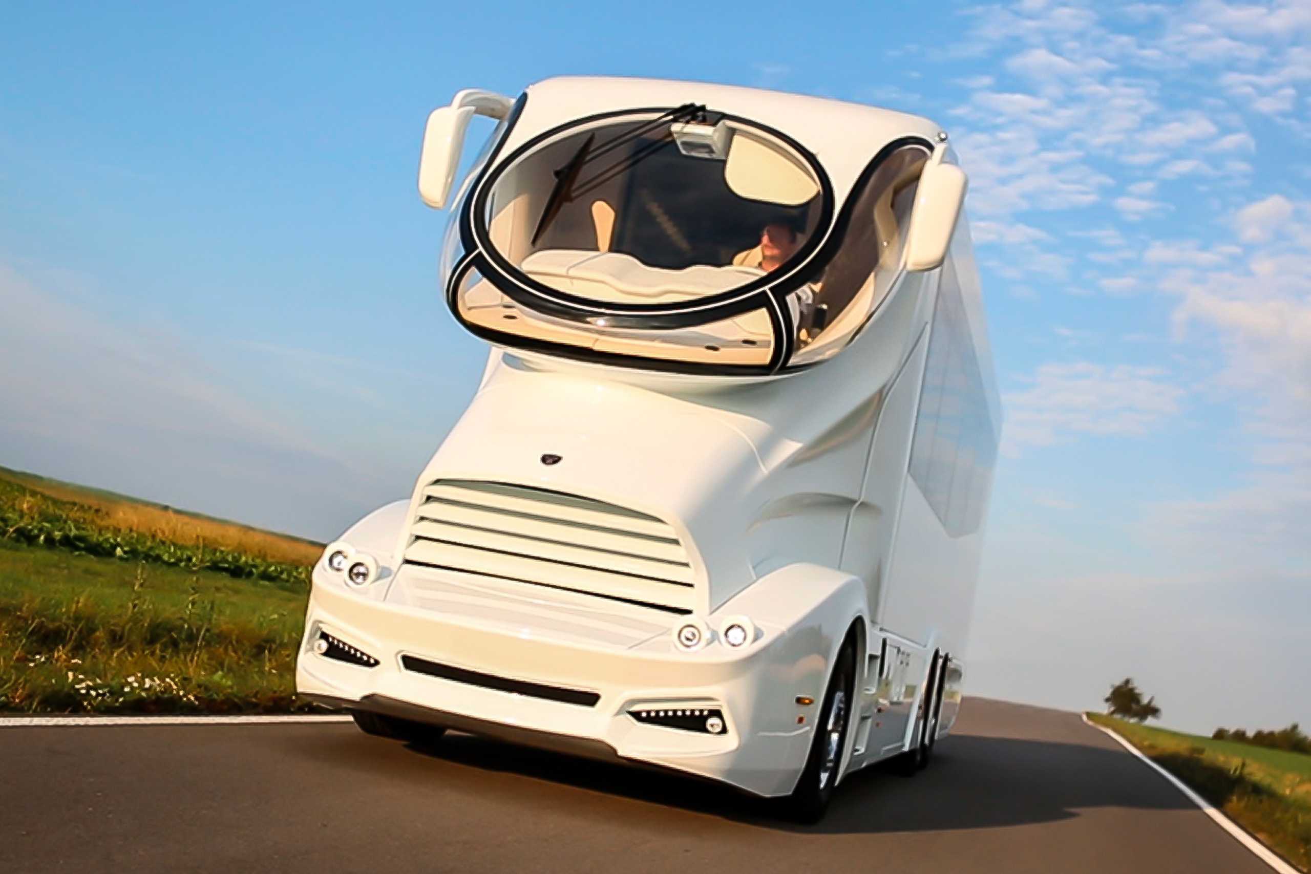 Фирма Fleetwood показала умный автодом Bounder 35GL, который максимально прост и удобен в эксплуатации Построен он на базе небольшого автобуса и по