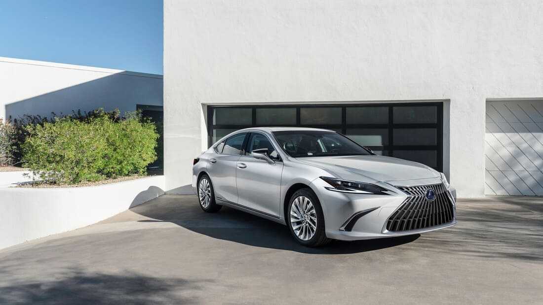 Lexus ES 350 - фото нового кузова, фото внутри салона автомобиля экстерьер и интерьер новой модели