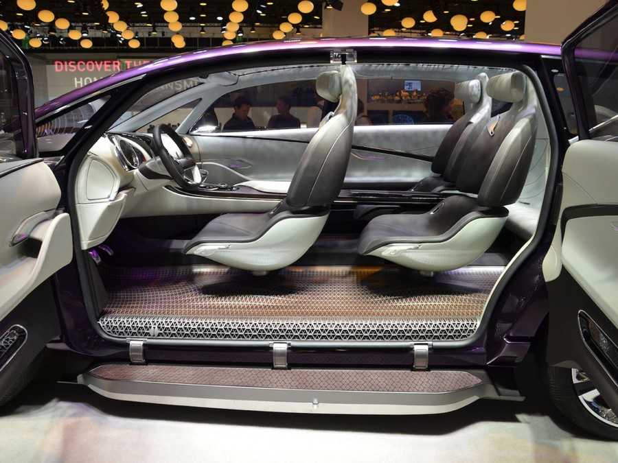 Компания renault анонсировала дебют семиместного внедорожника renault espace