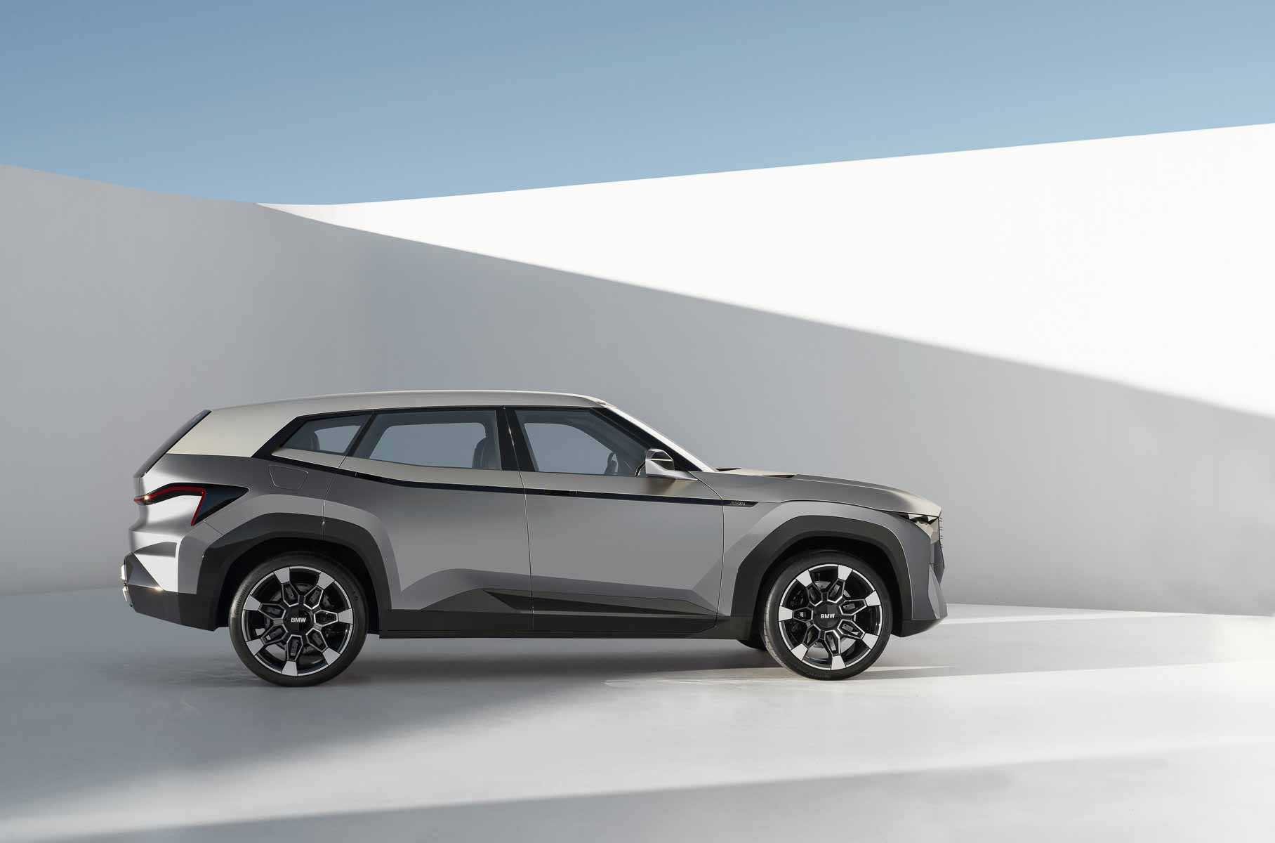 Bmw concept xm станет мощнейшим в истории bmw m