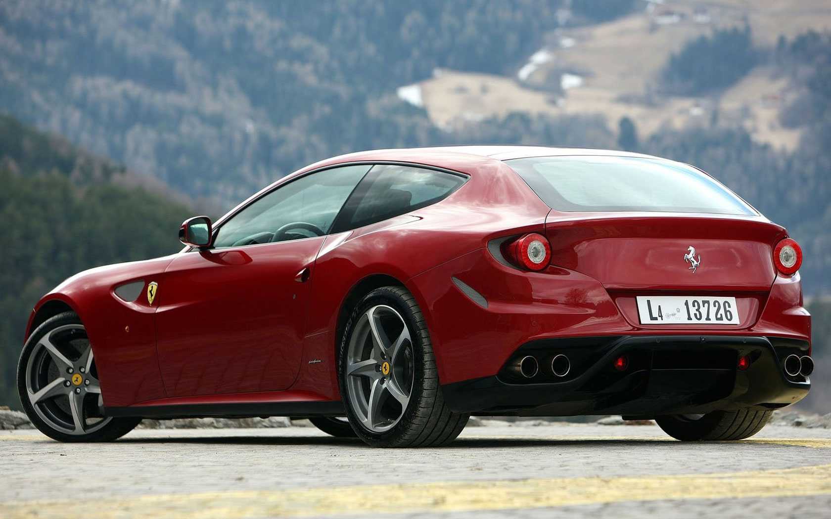 Ferrari ff — новый 4-местный полноприводный супер-кар. премьера в женеве