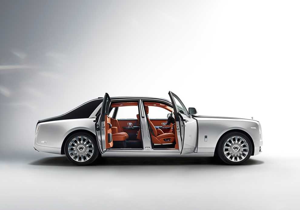 Первые фото нового rolls-royce phantom: фарами похож на российский «кортеж»
