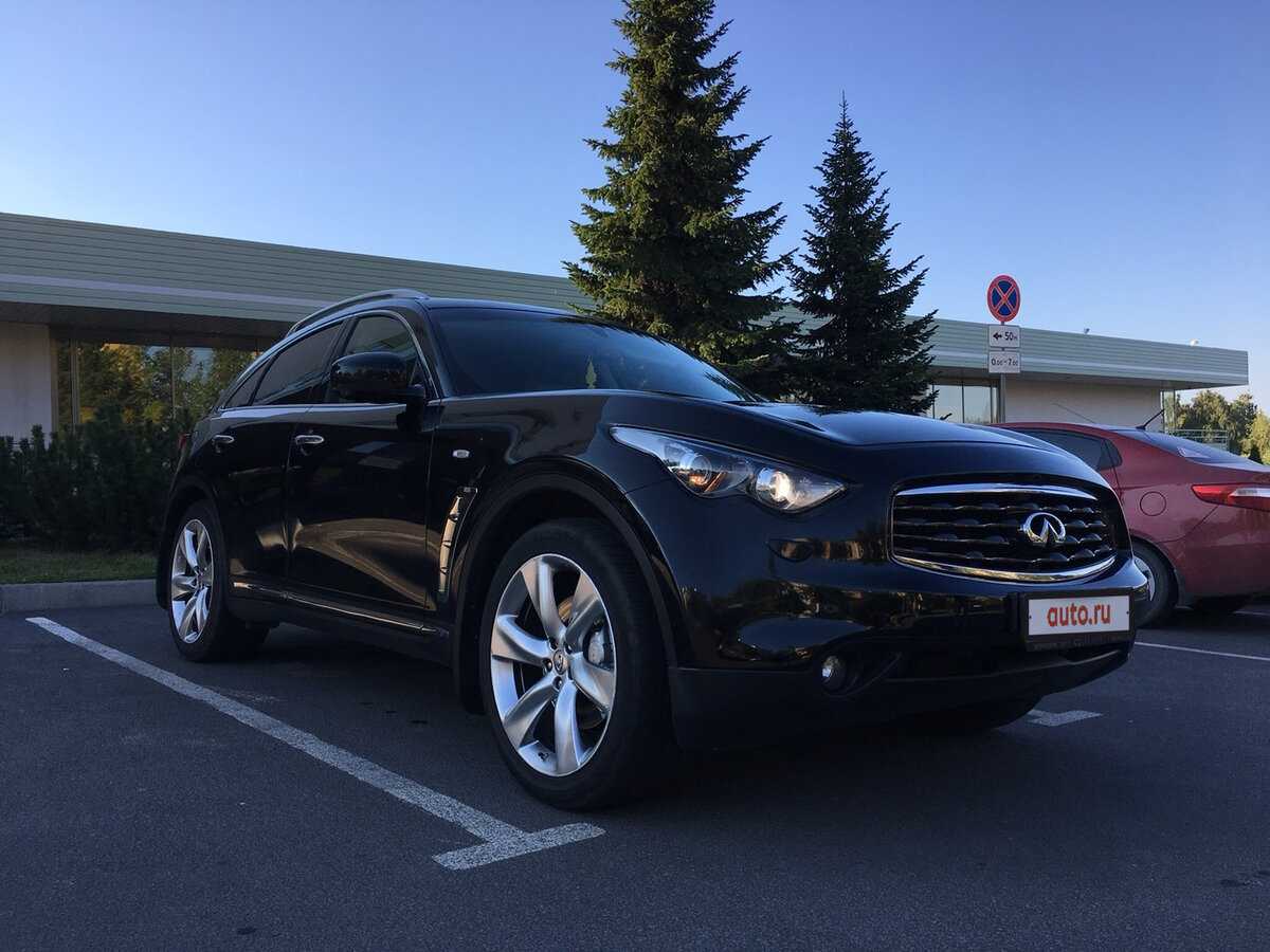 Компания Infiniti представила на мотор-шоу во Франкфурте IAA 2011 спецверсию кроссовера FX, разработанную в честь Чемпиона мира Формулы-1 Себастьяна