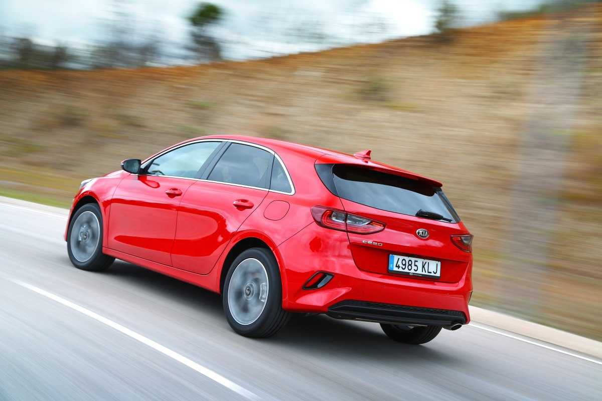 Новый универсал kia proceed 2022 модельного года показан на шпионских фото