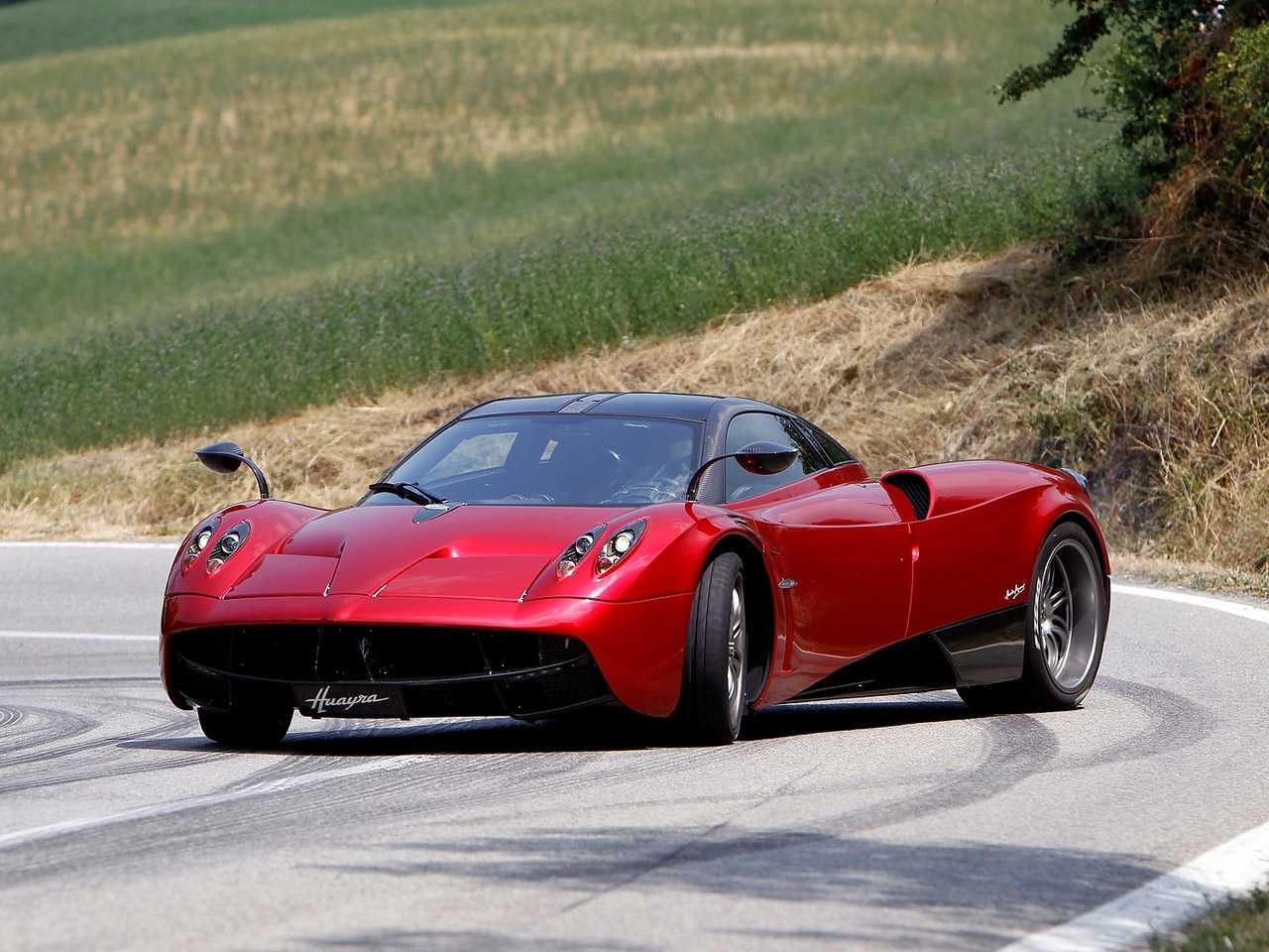 Олигархам на заметку: первые изображения новейшего суперкара pagani (5 фото)