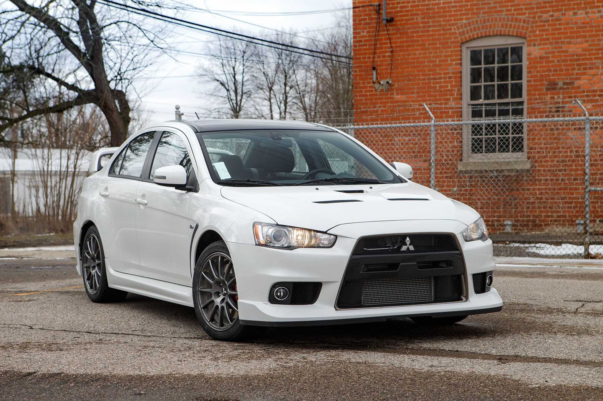 Mitsubishi Lancer EVO 10 back