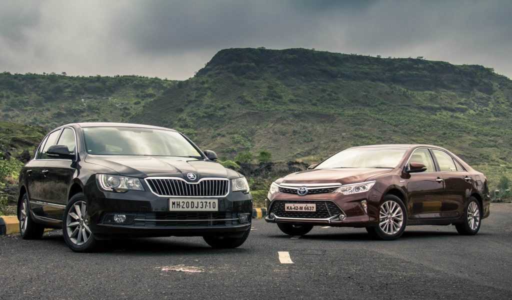 Какой автомобиль лучше: toyota camry или skoda octavia