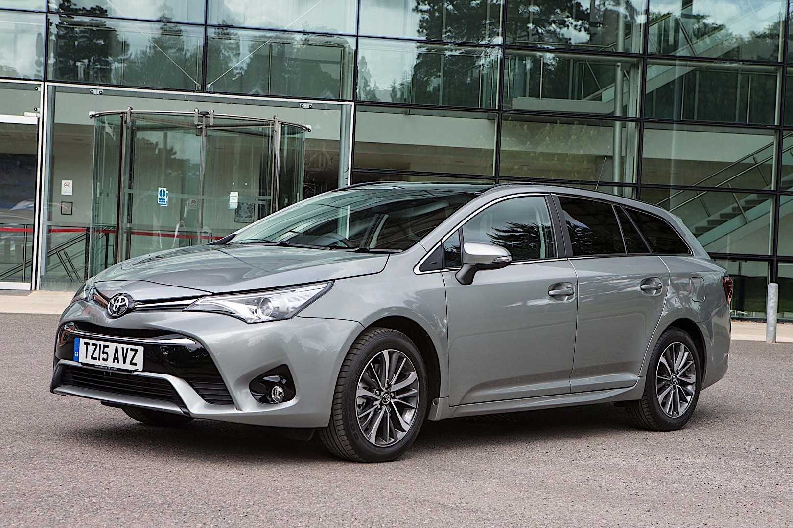 Toyota Avensis 2017 универсал