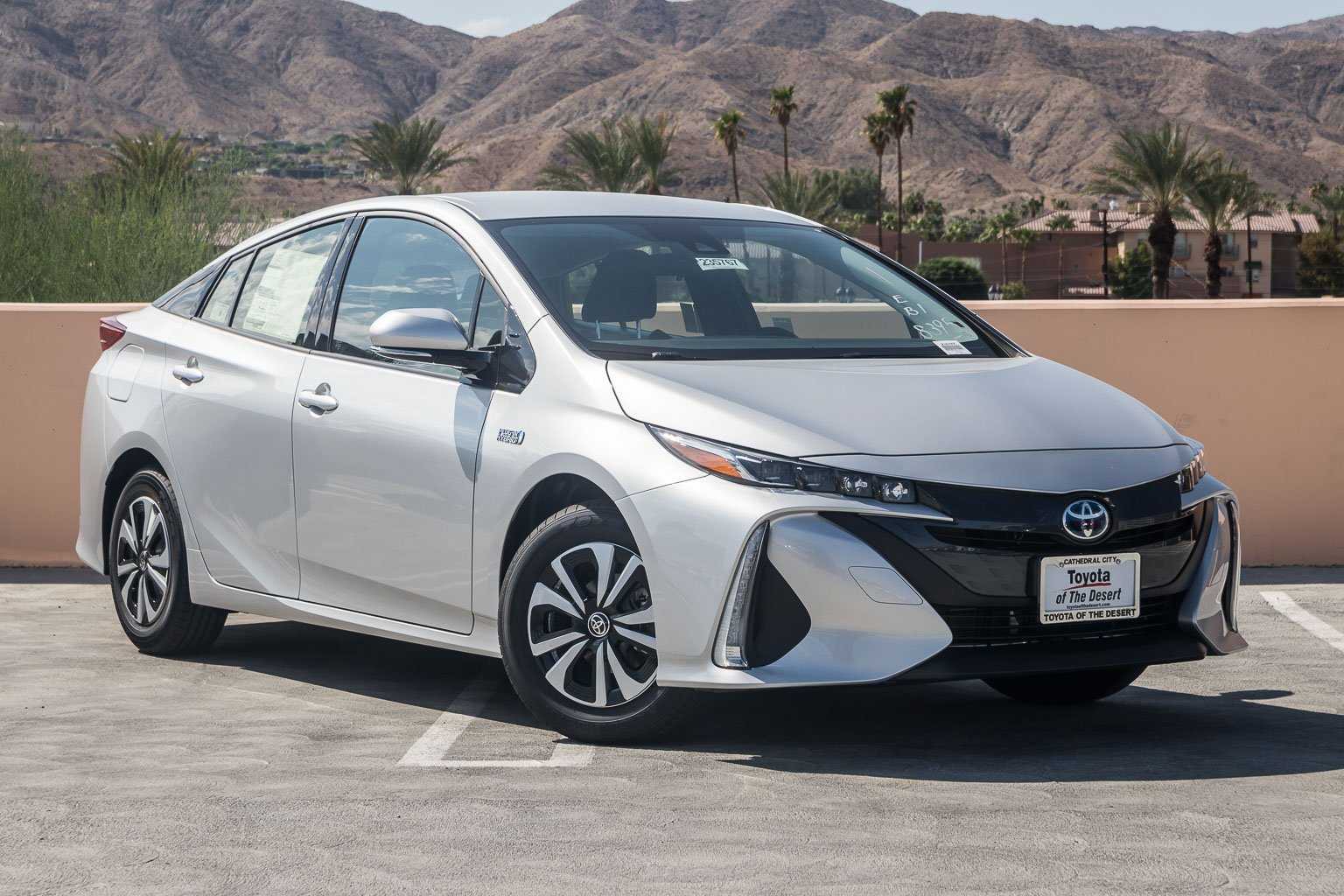 Toyota 2019. Toyota Prius Plus 2019. Toyota Prius Prime 2019. Toyota Prius v 2018. Toyota Prius Plus 2017.