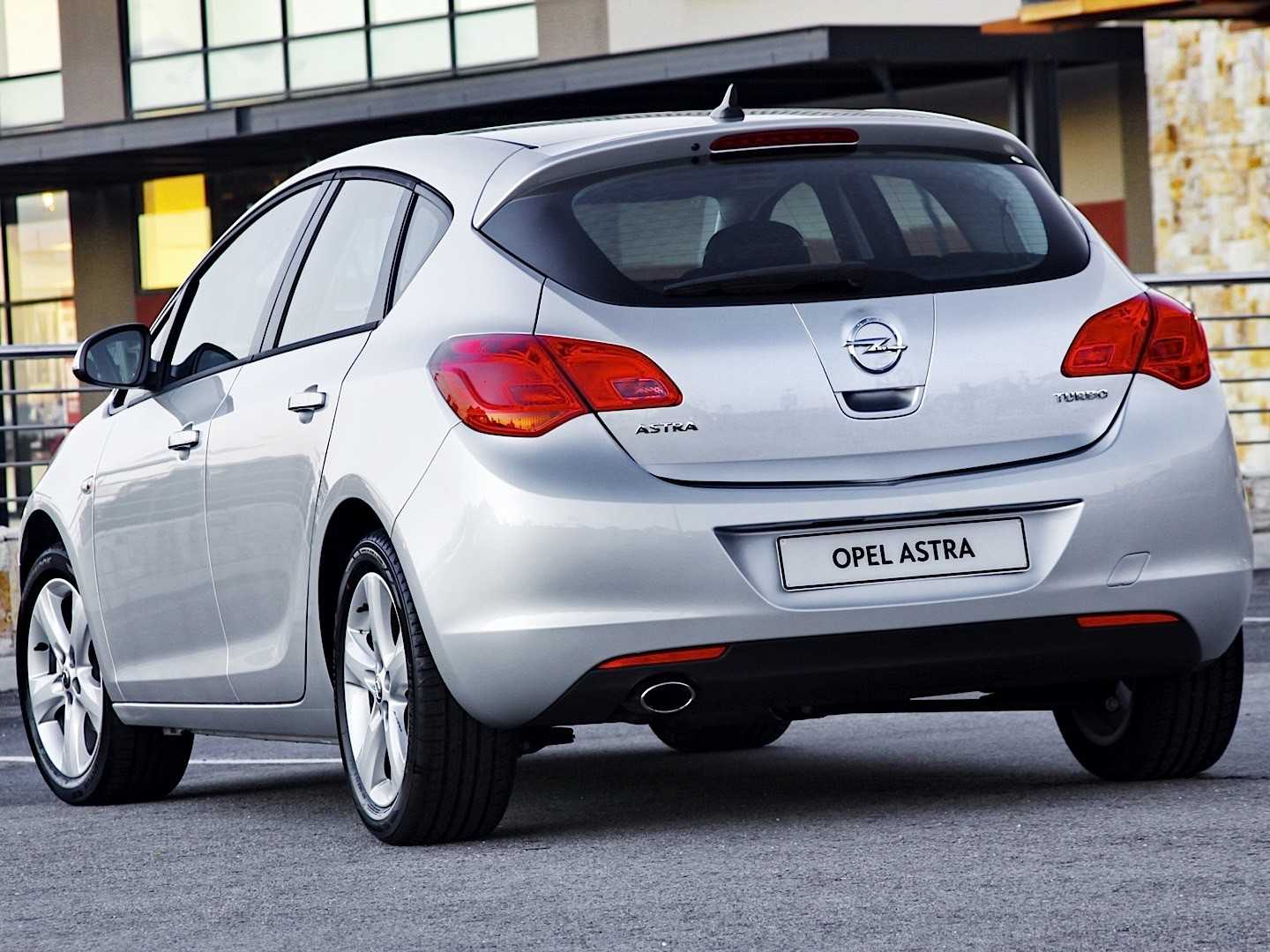 Opel astra j – надёжный автомобиль для спокойной езды