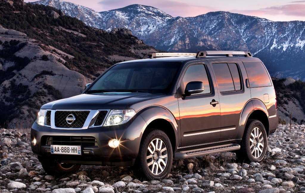 Nissan pathfinder или mitsubishi pajero: сравнение и какой автомобиль лучше