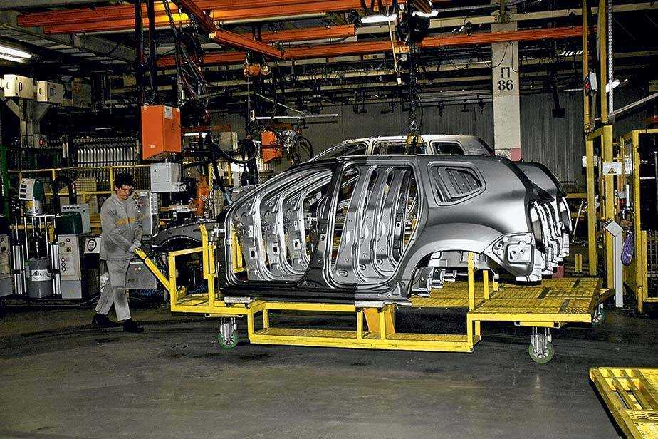 В России стартовал прием заказов на Renault Duster 2 поколения, который в Европе продается еще с две тысячи семнадцатого Сами французы объясняют подобную