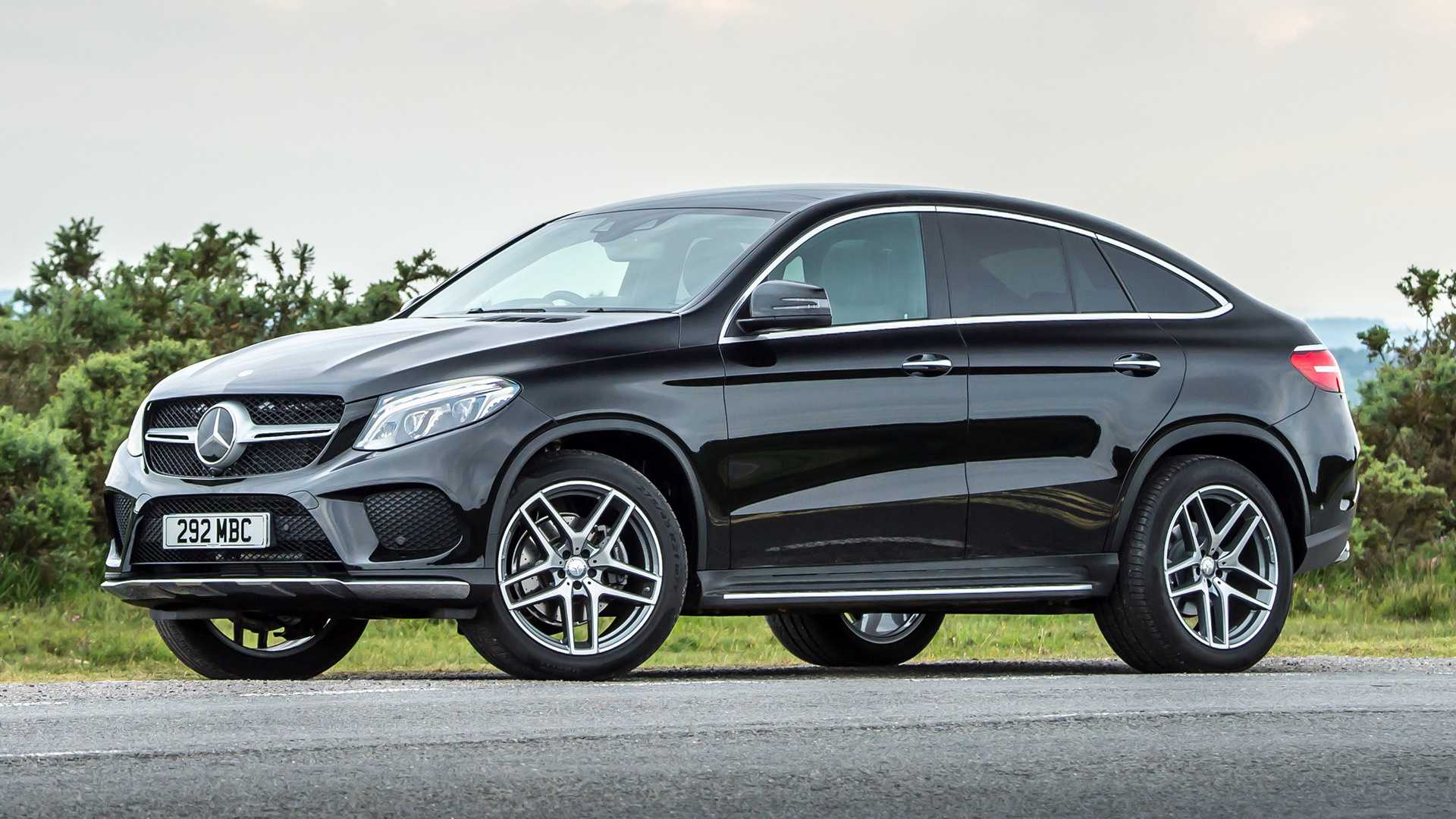Компания mercedes-benz представила обновленные кроссоверы mercedes-benz gle и gle coupe